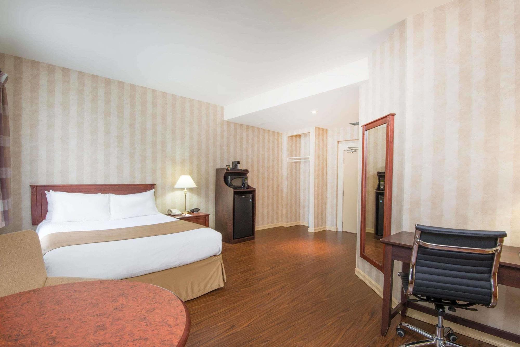 Ramada By Wyndham St. John'S Hotel Buitenkant foto