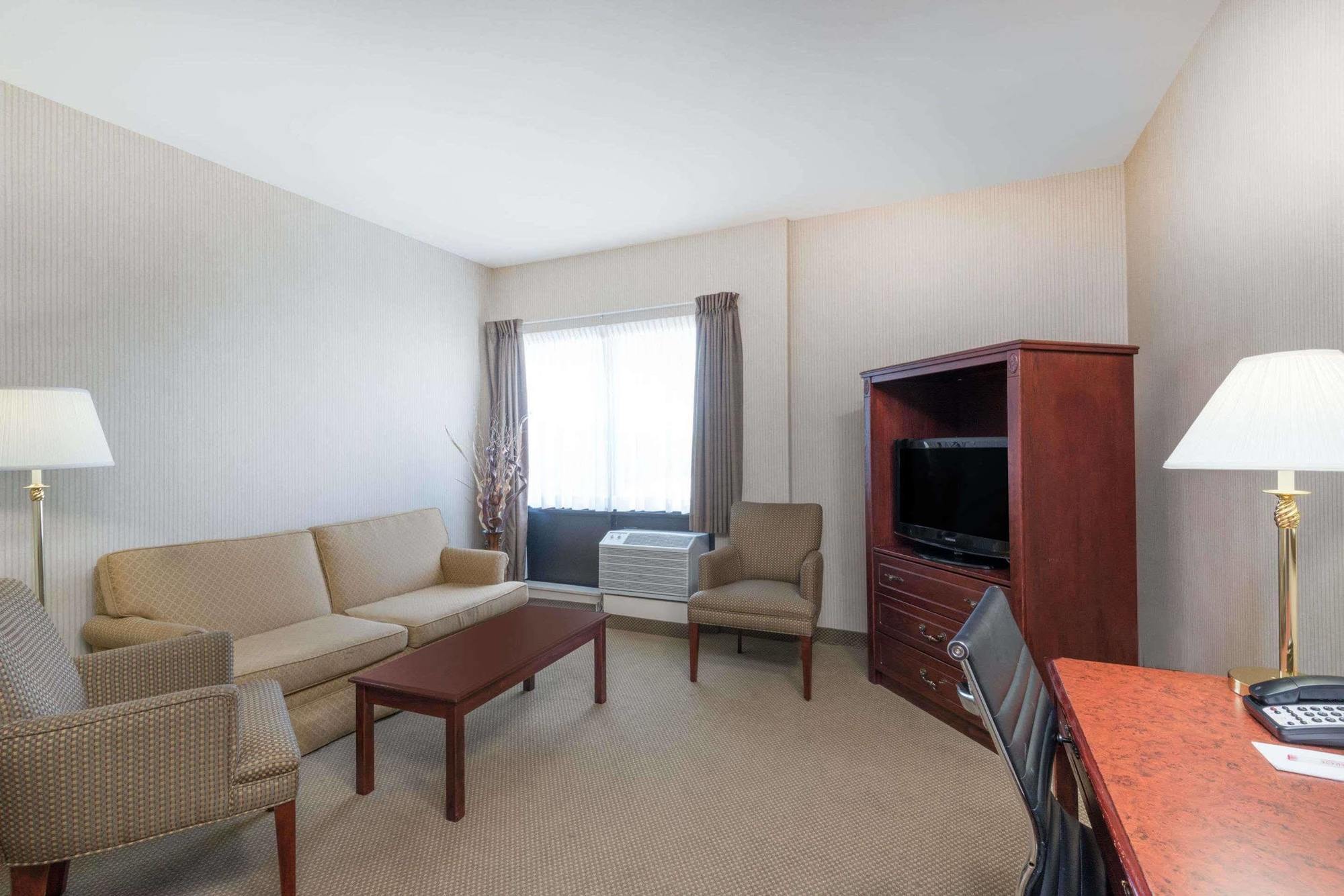 Ramada By Wyndham St. John'S Hotel Buitenkant foto