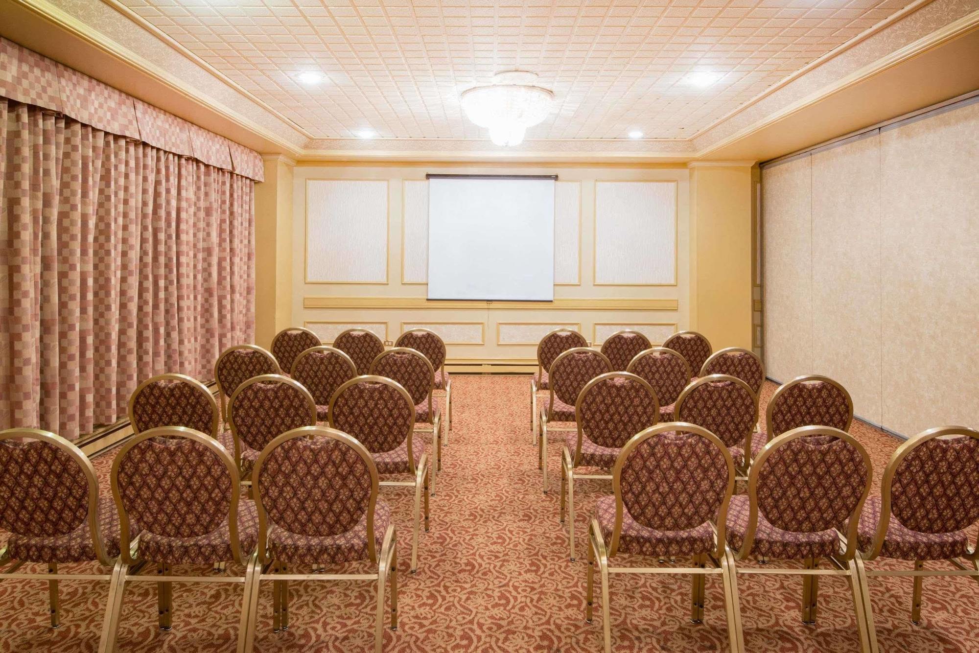 Ramada By Wyndham St. John'S Hotel Buitenkant foto